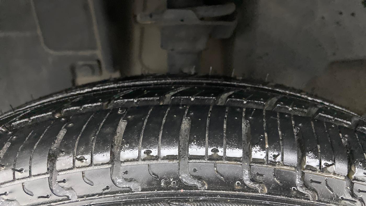 2017 Renault Kwid RXT 1.0, Petrol, Manual, 39,992 km, Left Front Tyre Tread