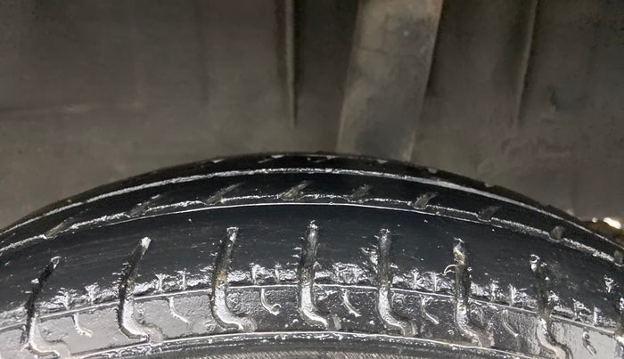 2017 Renault Kwid RXT 1.0, Petrol, Manual, 39,992 km, Left Rear Tyre Tread