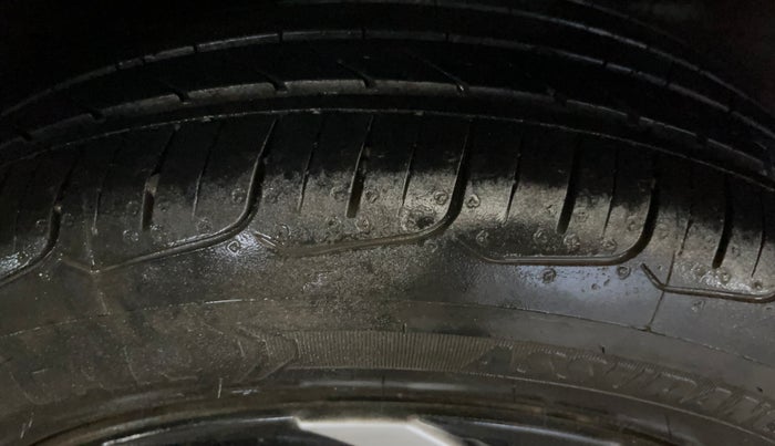 2021 Tata ALTROZ XM PLUS PETROL, Petrol, Manual, 61,945 km, Right Rear Tyre Tread
