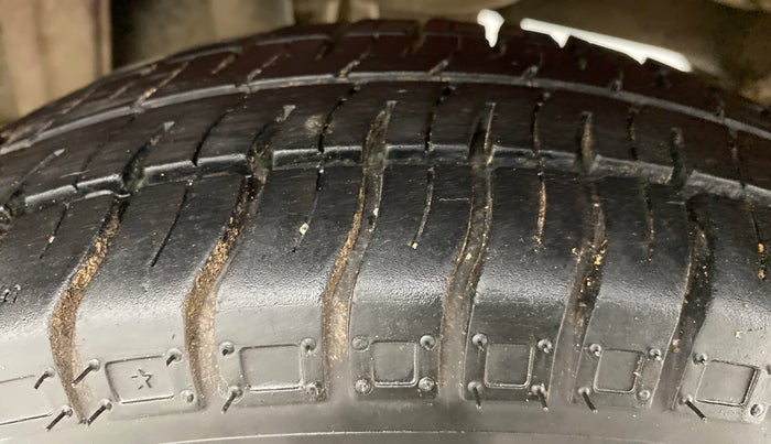 2011 Maruti Alto LXI, Petrol, Manual, 72,809 km, Left Rear Tyre Tread