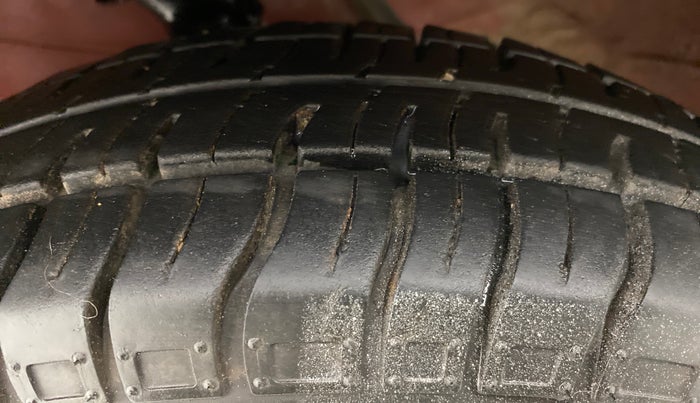 2011 Maruti Alto LXI, Petrol, Manual, 72,809 km, Left Front Tyre Tread