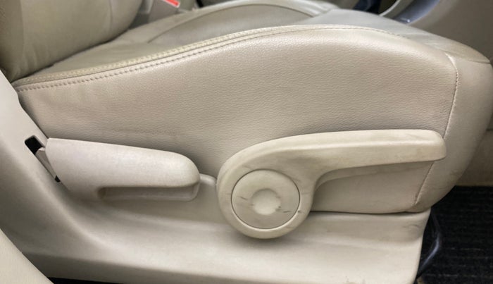 2019 Maruti Ciaz ALPHA  AT 1.5 SHVS PETROL, Petrol, Automatic, 26,699 km, Driver Side Adjustment Panel