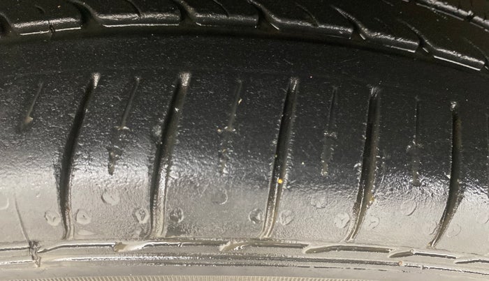 2019 Maruti Ciaz ALPHA  AT 1.5 SHVS PETROL, Petrol, Automatic, 26,699 km, Left Front Tyre Tread