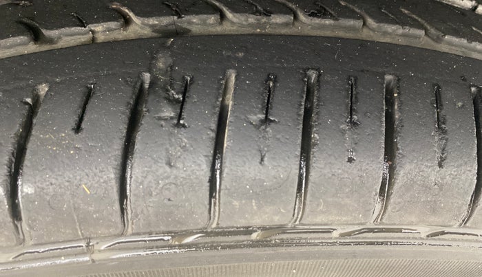 2019 Maruti Ciaz ALPHA  AT 1.5 SHVS PETROL, Petrol, Automatic, 26,699 km, Left Rear Tyre Tread