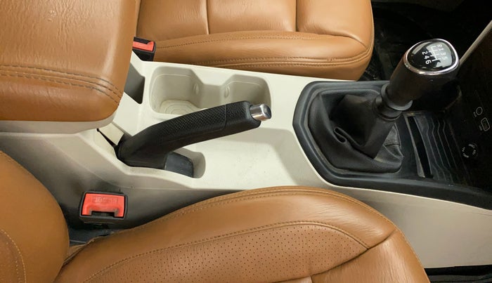 2019 Mahindra XUV300 W6 1.5 DIESEL, Diesel, Manual, 63,140 km, Gear Lever