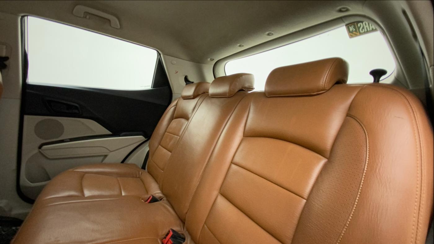 2019 Mahindra XUV300 W6 1.5 DIESEL, Diesel, Manual, 63,140 km, Right Side Rear Door Cabin