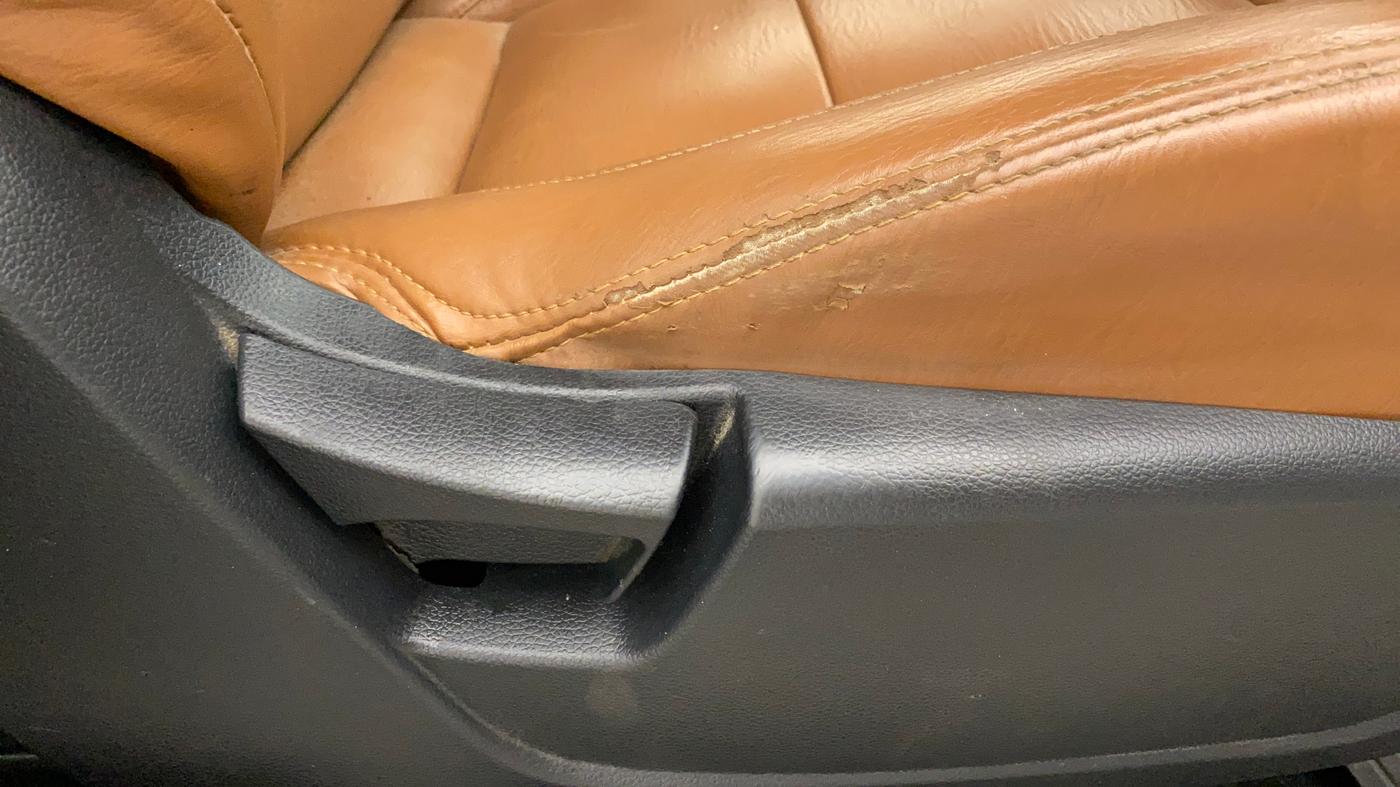 2019 Mahindra XUV300 W6 1.5 DIESEL, Diesel, Manual, 63,140 km, Driver Side Adjustment Panel