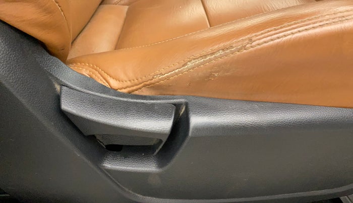 2019 Mahindra XUV300 W6 1.5 DIESEL, Diesel, Manual, 63,140 km, Driver Side Adjustment Panel