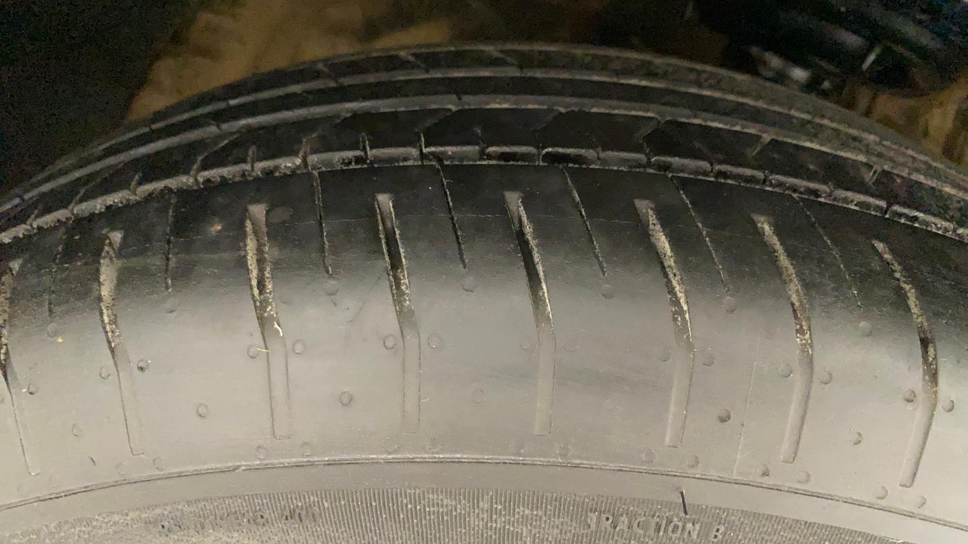 2019 Mahindra XUV300 W6 1.5 DIESEL, Diesel, Manual, 63,140 km, Right Front Tyre Tread