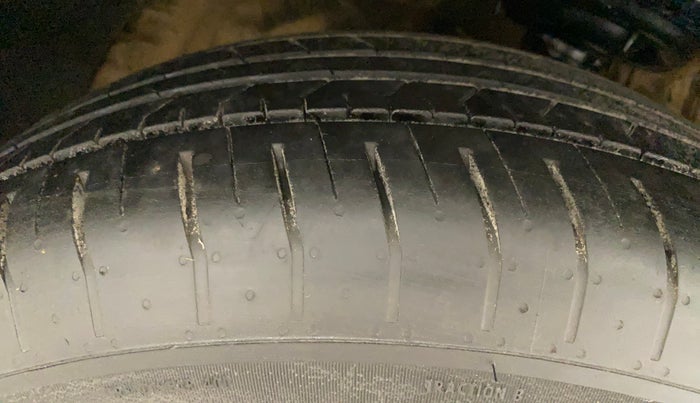 2019 Mahindra XUV300 W6 1.5 DIESEL, Diesel, Manual, 63,140 km, Right Front Tyre Tread
