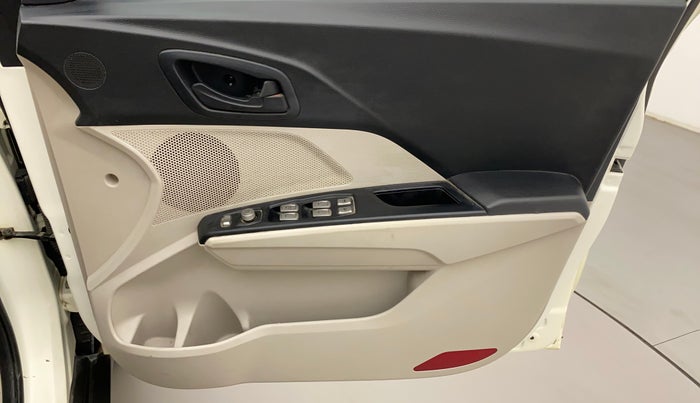 2019 Mahindra XUV300 W6 1.5 DIESEL, Diesel, Manual, 63,140 km, Driver Side Door Panels Control