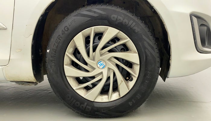 2013 Maruti Swift VXI, CNG, Manual, 74,462 km, Right Front Wheel