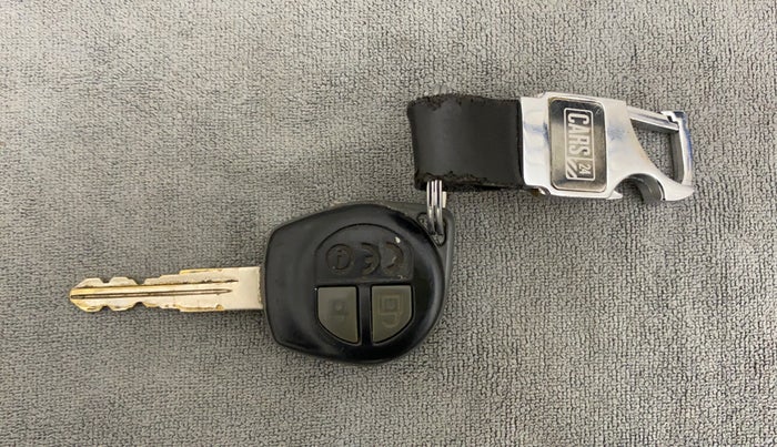 2013 Maruti Swift VXI, CNG, Manual, 74,462 km, Key Close Up