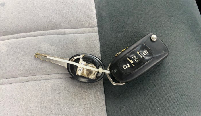 2017 Tata Tiago WIZZ EDITION PETROL, Petrol, Manual, 74,070 km, Key Close Up