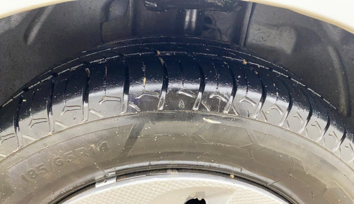 2017 Tata Tiago WIZZ EDITION PETROL, Petrol, Manual, 74,070 km, Right Front Tyre Tread