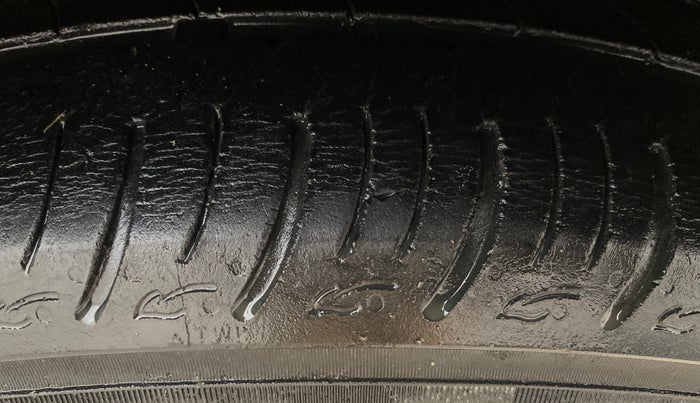 2015 Maruti Ertiga VDI, Diesel, Manual, 98,659 km, Right Front Tyre Tread