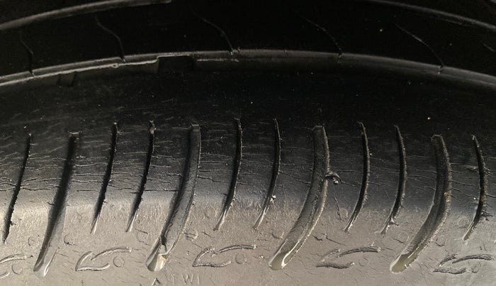 2015 Maruti Ertiga VDI, Diesel, Manual, 98,659 km, Left Front Tyre Tread