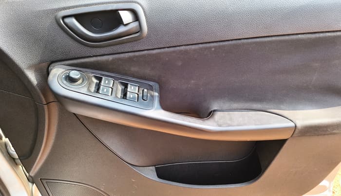2014 Tata Zest XM PETROL, Petrol, Manual, 95,275 km, Driver Side Door Panels Control