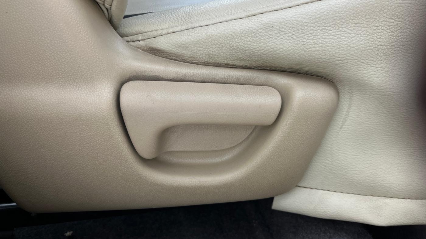 2013 Honda Amaze 1.2L I-VTEC EX, Petrol, Manual, 98,781 km, Driver Side Adjustment Panel