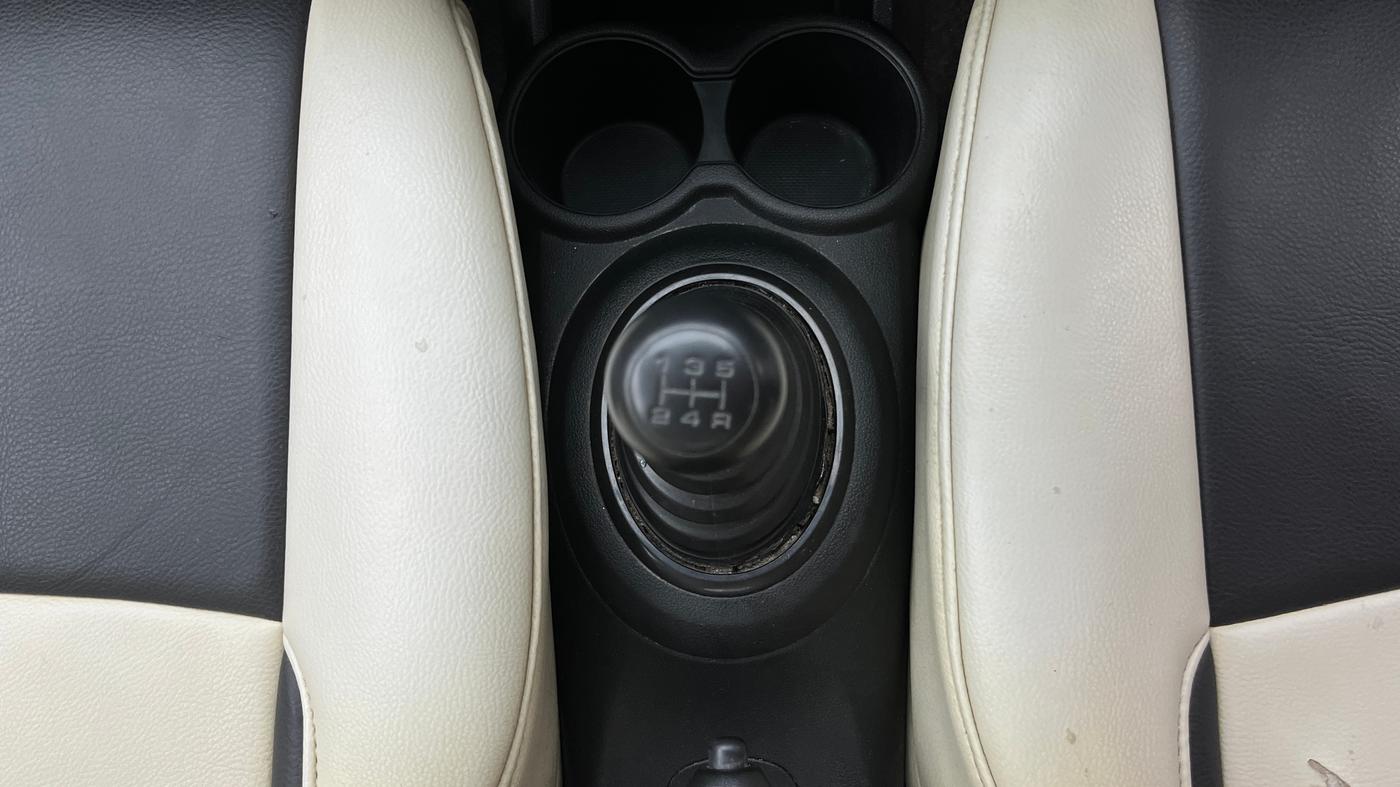 2013 Honda Amaze 1.2L I-VTEC EX, Petrol, Manual, 98,781 km, Gear Lever