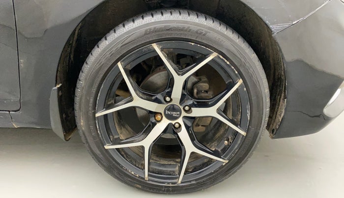 2017 Hyundai Verna 1.6 VTVT SX (O) AT, Petrol, Automatic, 72,940 km, Right Front Wheel