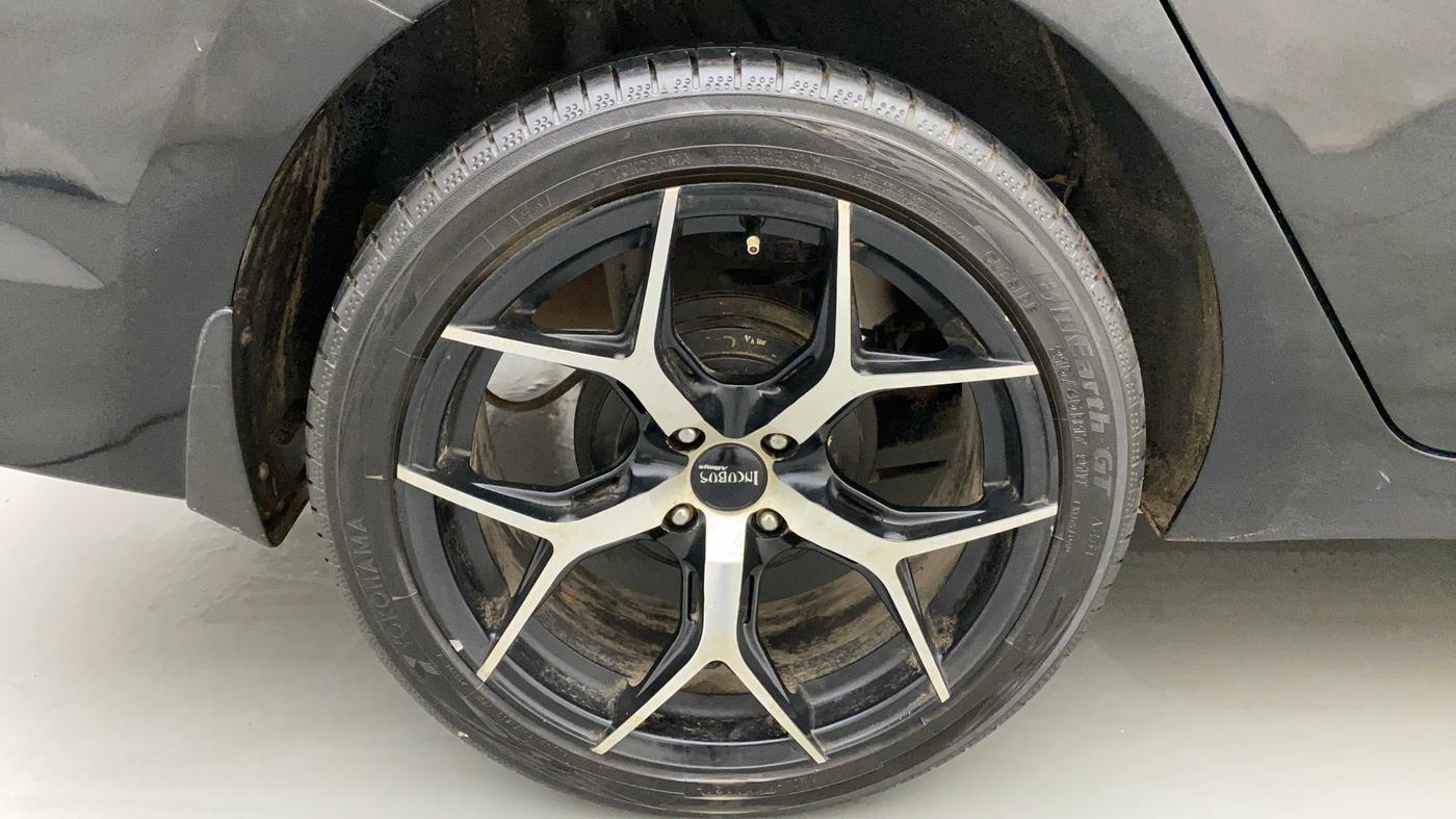2017 Hyundai Verna 1.6 VTVT SX (O) AT, Petrol, Automatic, 72,940 km, Right Rear Wheel
