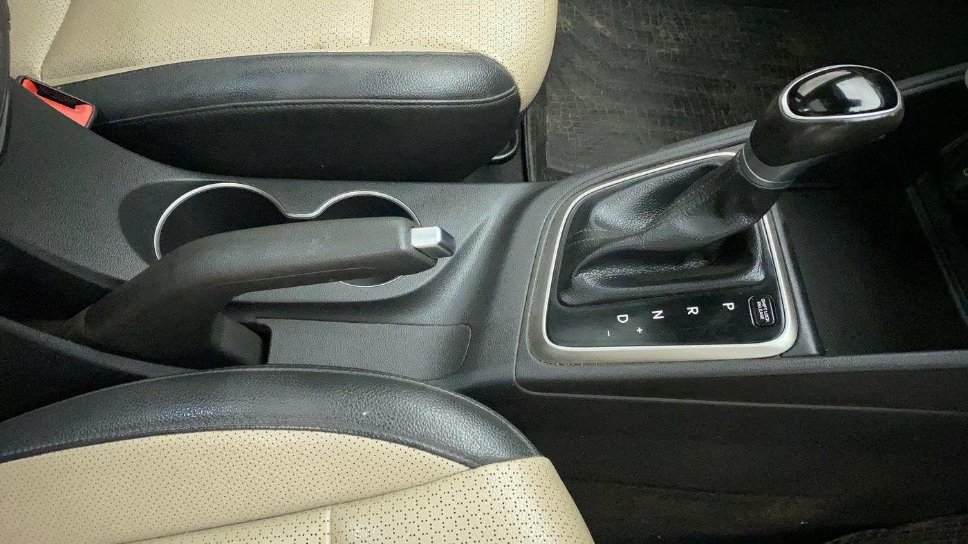 2017 Hyundai Verna 1.6 VTVT SX (O) AT, Petrol, Automatic, 72,940 km, Gear Lever