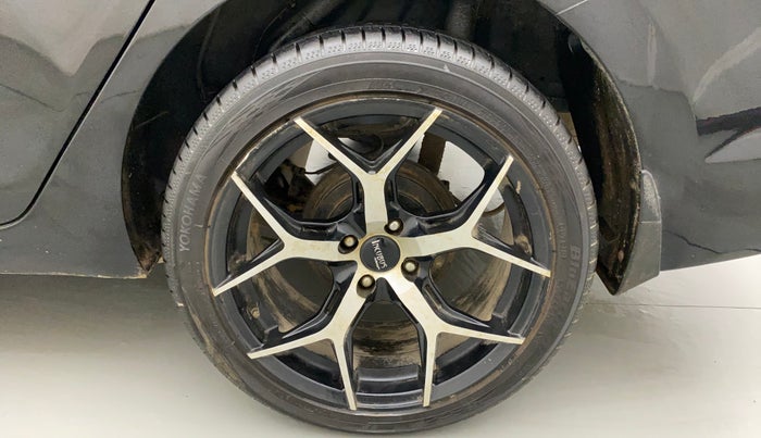 2017 Hyundai Verna 1.6 VTVT SX (O) AT, Petrol, Automatic, 72,940 km, Left Rear Wheel