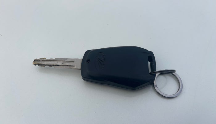 2018 Mahindra KUV 100 NXT K4+ P 6 STR, Petrol, Manual, 53,274 km, Key Close Up