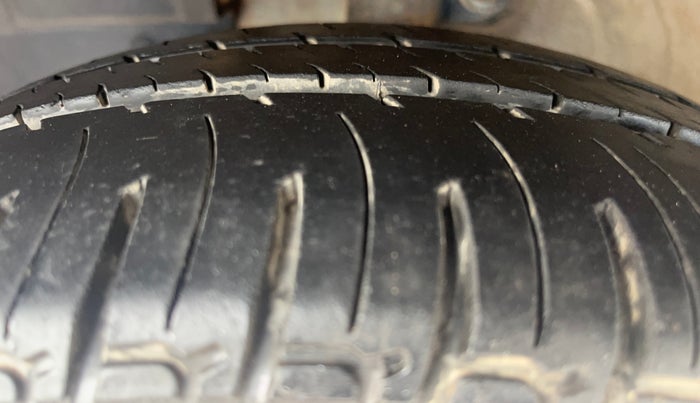 2018 Mahindra KUV 100 NXT K4+ P 6 STR, Petrol, Manual, 53,274 km, Left Front Tyre Tread