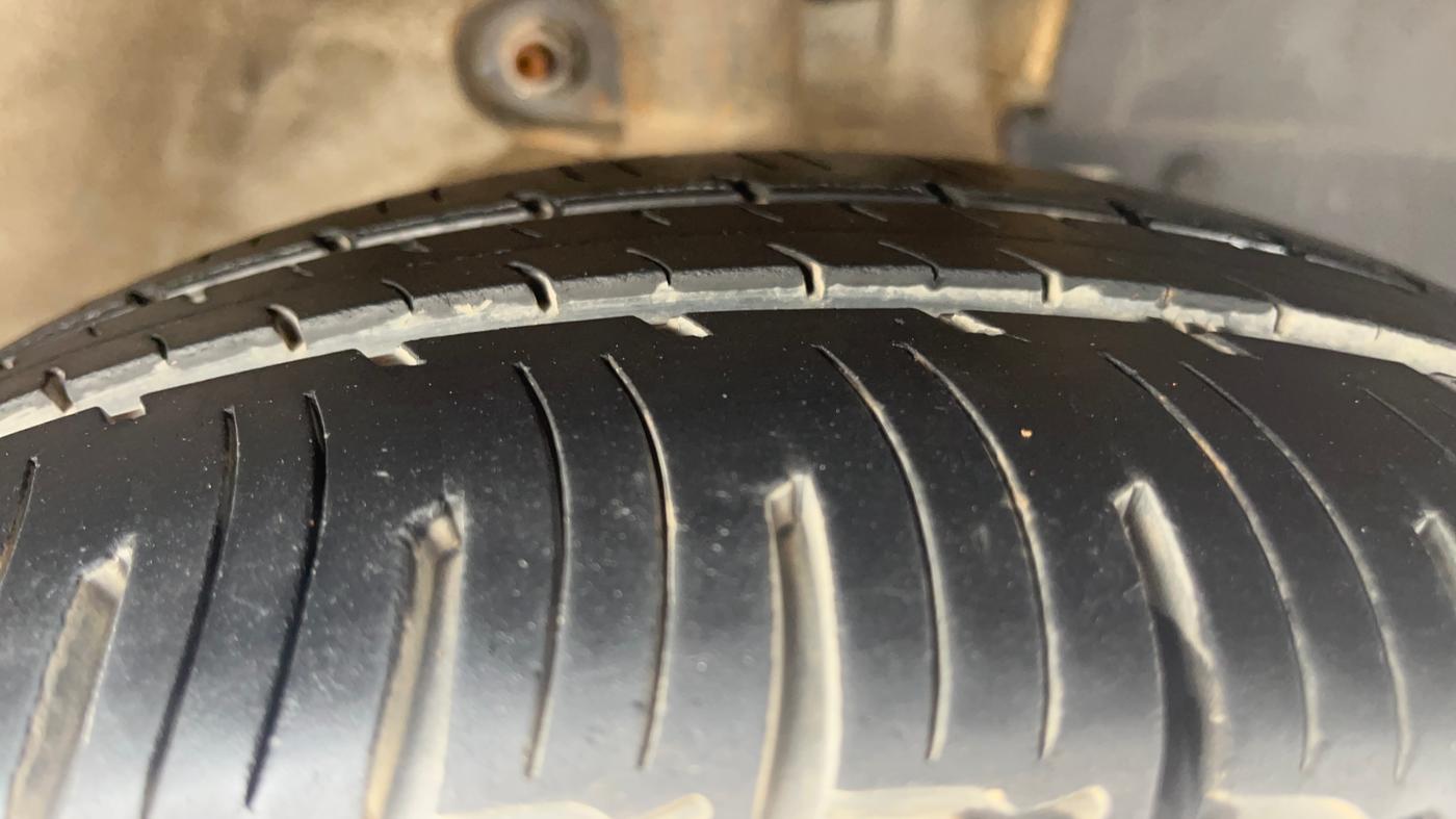 2018 Mahindra KUV 100 NXT K4+ P 6 STR, Petrol, Manual, 53,274 km, Right Front Tyre Tread