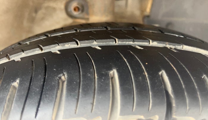 2018 Mahindra KUV 100 NXT K4+ P 6 STR, Petrol, Manual, 53,274 km, Right Front Tyre Tread