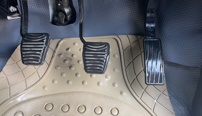 2018 Mahindra KUV 100 NXT K4+ P 6 STR, Petrol, Manual, 53,274 km, Pedals