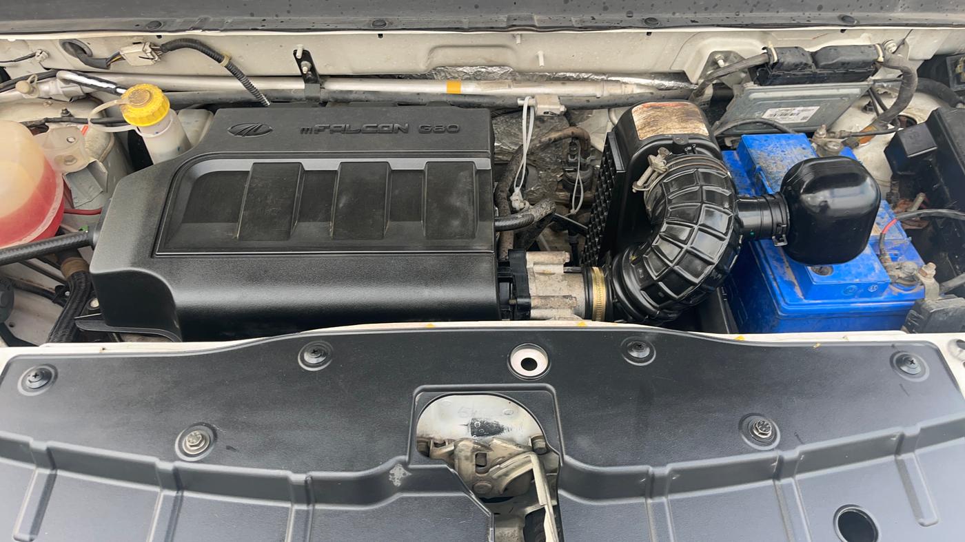 2018 Mahindra KUV 100 NXT K4+ P 6 STR, Petrol, Manual, 53,274 km, Engine View