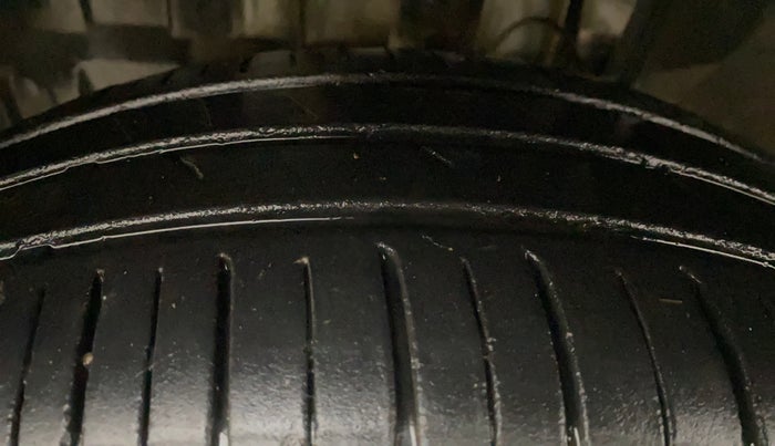 2021 Renault TRIBER RXZ, Petrol, Manual, 38,456 km, Left Front Tyre Tread