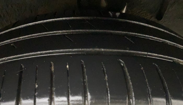 2021 Renault TRIBER RXZ, Petrol, Manual, 38,456 km, Left Rear Tyre Tread