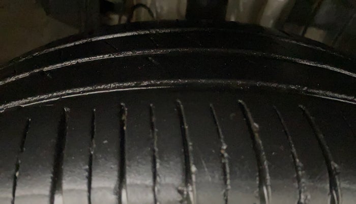 2021 Renault TRIBER RXZ, Petrol, Manual, 38,456 km, Right Front Tyre Tread