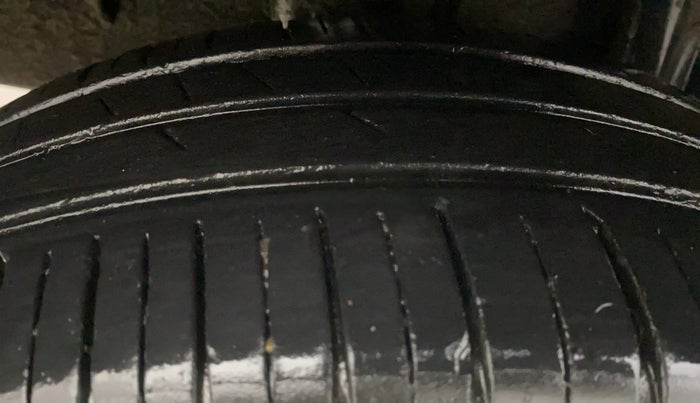 2021 Renault TRIBER RXZ, Petrol, Manual, 38,456 km, Right Rear Tyre Tread