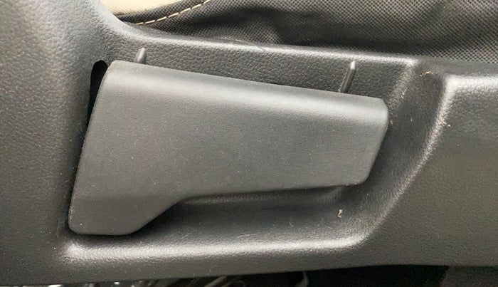 2021 Renault TRIBER RXZ, Petrol, Manual, 38,456 km, Driver Side Adjustment Panel