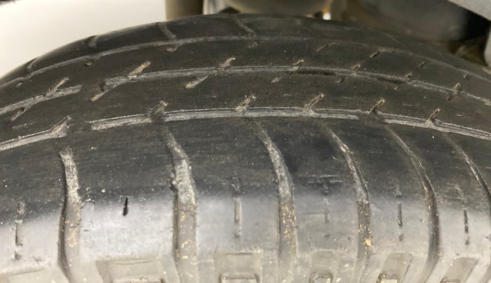 2010 Maruti Eeco 5 STR WITH AC PLUSHTR, Petrol, Manual, 72,991 km, Right Rear Tyre Tread