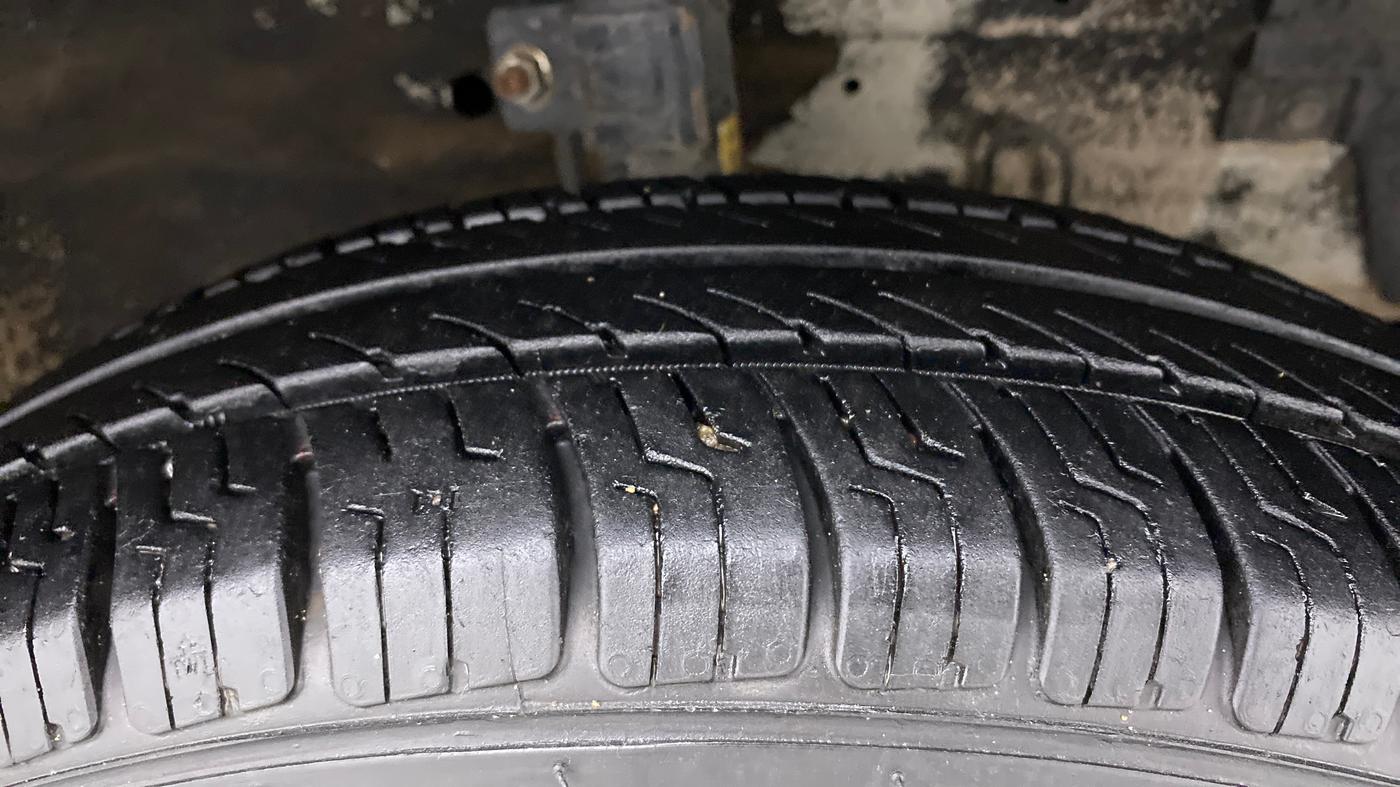 2014 Maruti Swift VXI, Petrol, Manual, 88,030 km, Right Front Tyre Tread