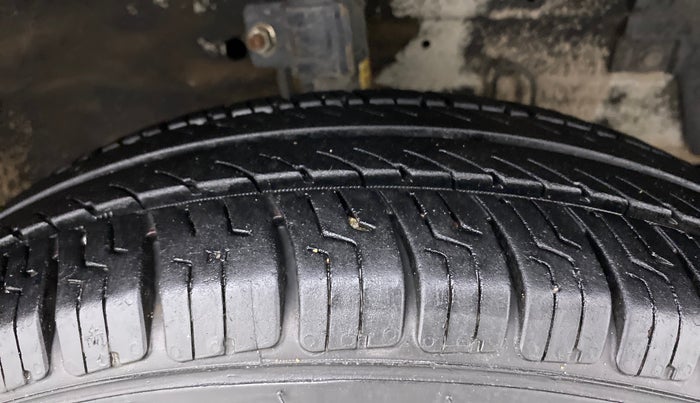 2014 Maruti Swift VXI, Petrol, Manual, 88,030 km, Right Front Tyre Tread