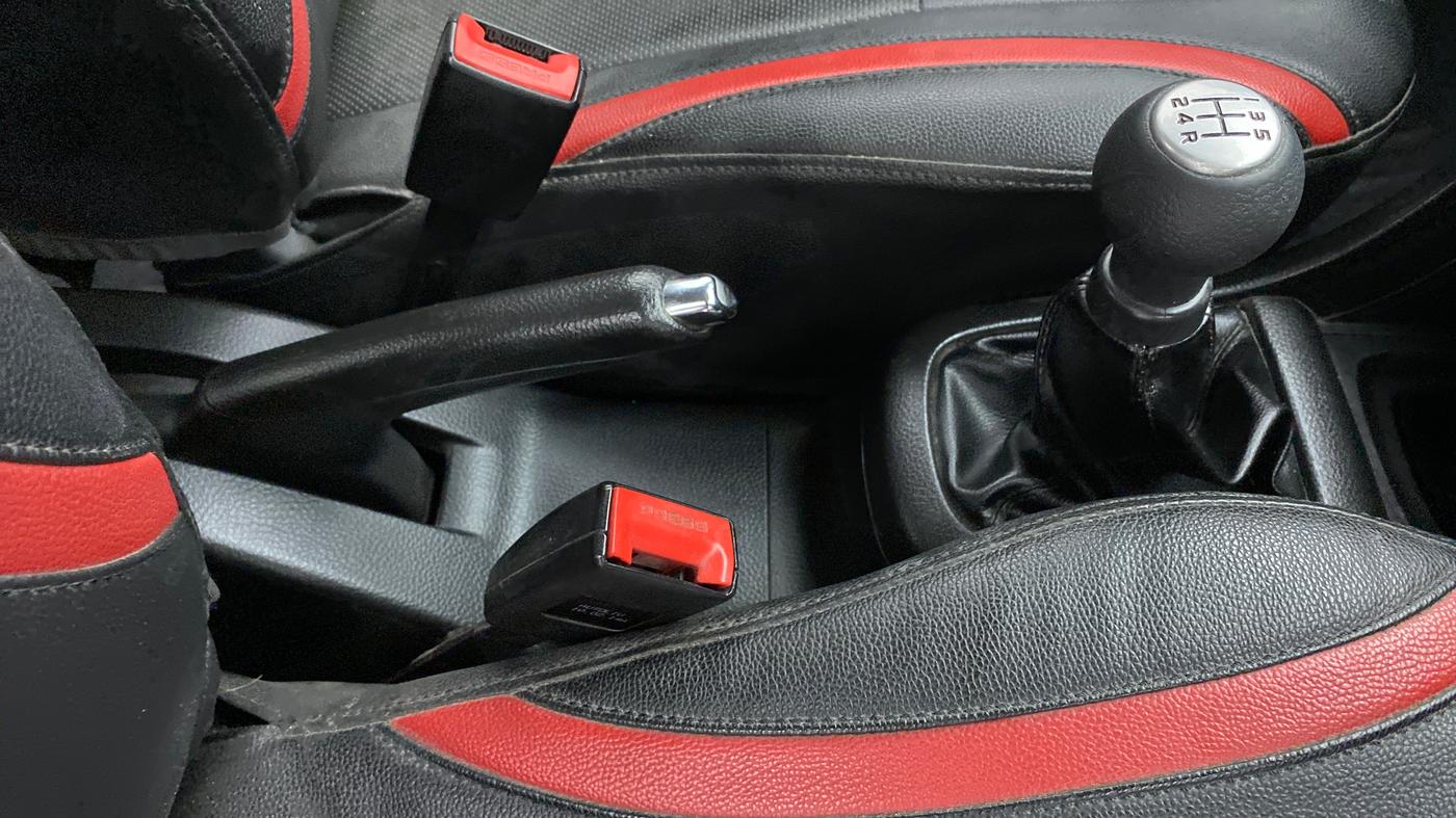 2014 Maruti Swift VXI, Petrol, Manual, 88,030 km, Gear Lever