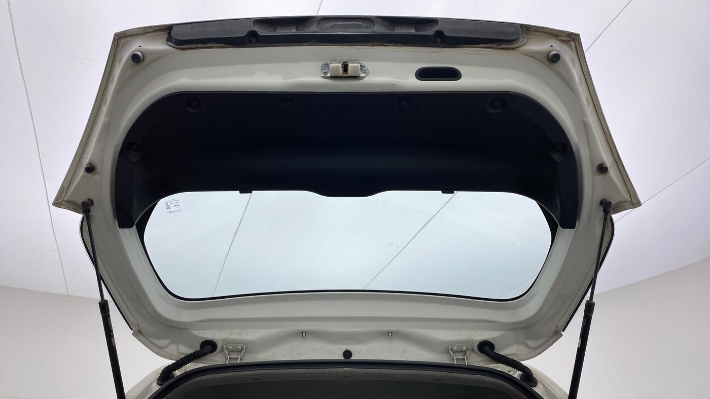 2014 Maruti Swift VXI, Petrol, Manual, 88,030 km, Boot Door Open