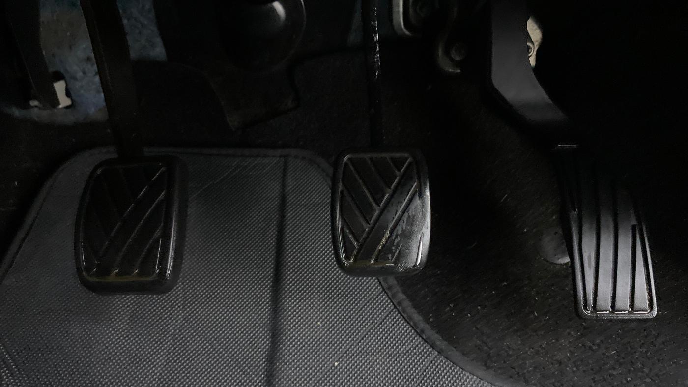 2014 Maruti Swift VXI, Petrol, Manual, 88,030 km, Pedals