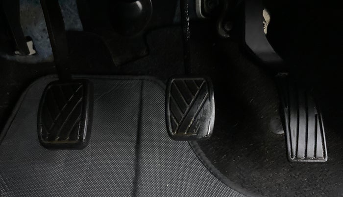2014 Maruti Swift VXI, Petrol, Manual, 88,030 km, Pedals