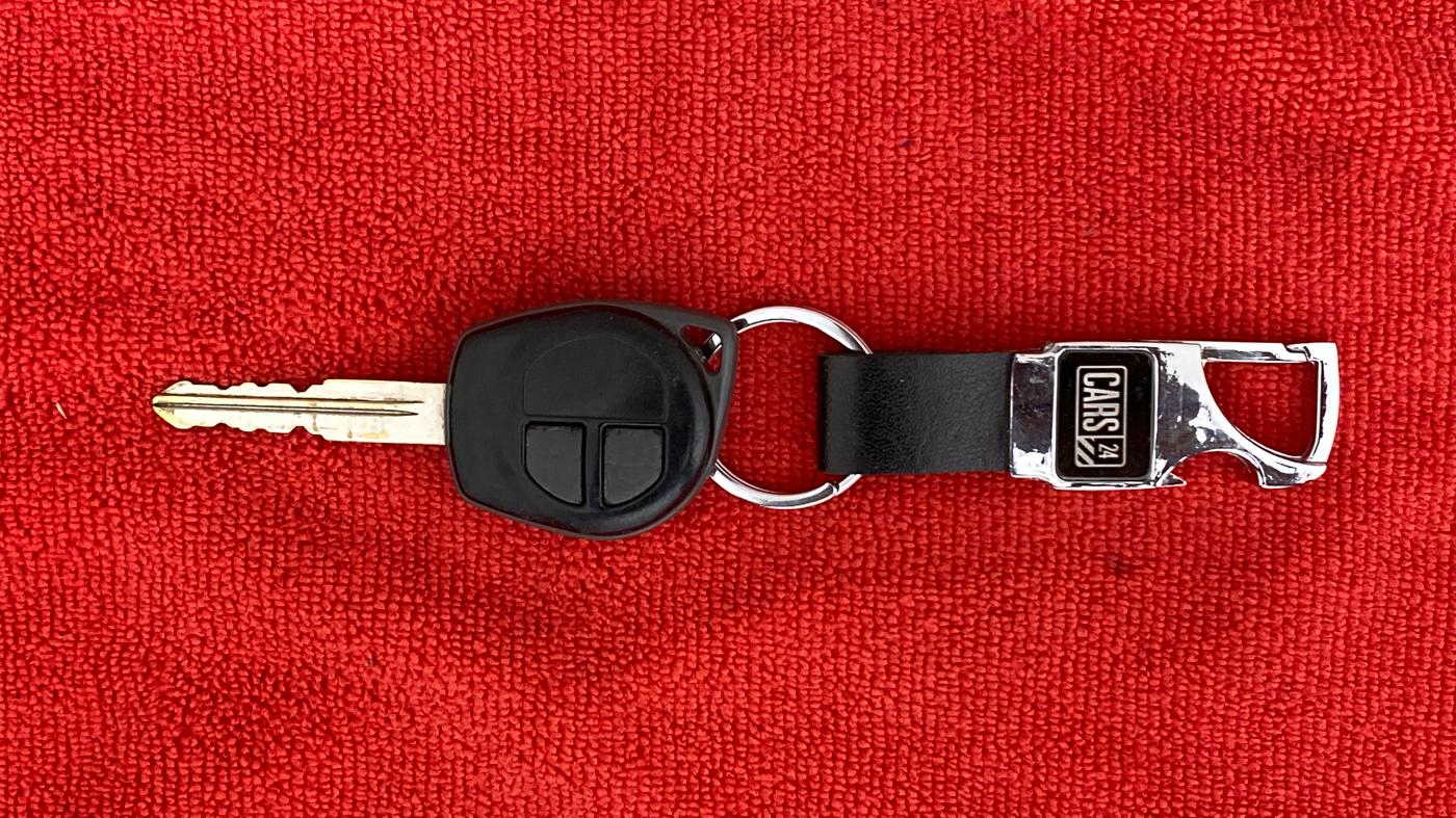2014 Maruti Swift VXI, Petrol, Manual, 88,030 km, Key Close Up