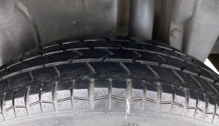2014 Maruti Swift VXI, Petrol, Manual, 88,030 km, Left Rear Tyre Tread