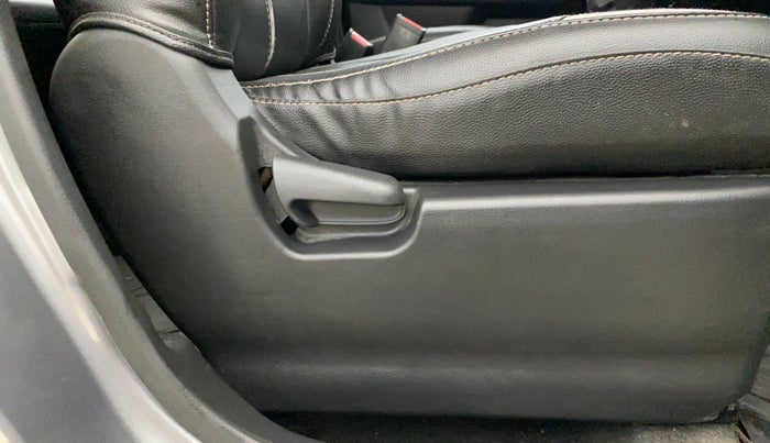 2015 Maruti Wagon R 1.0 LXI CNG, CNG, Manual, 38,588 km, Driver Side Adjustment Panel