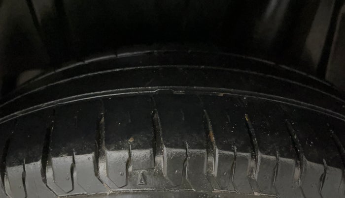 2020 Maruti Ertiga VXI CNG, CNG, Manual, 28,202 km, Left Rear Tyre Tread